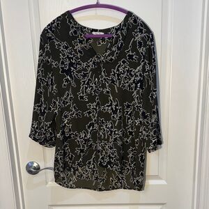 Maurices Black, White & Green Floral Blouse 3/4 Sleeves V Neck Size M
